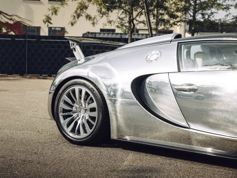 Este Bugatti Veyron no necesita pintura para acariciar los 2 millones de euros 16 Motor16 2008 bugatti veyron 16 4 pur sang 17 Motor16