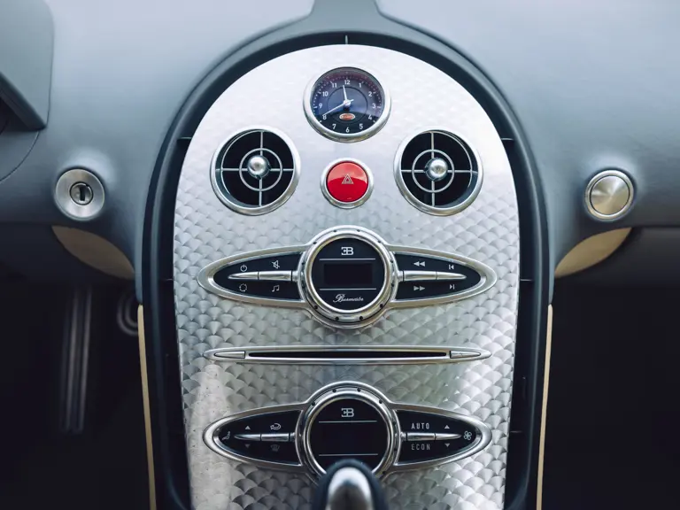 Este Bugatti Veyron no necesita pintura para acariciar los 2 millones de euros 45 Motor16 2008 bugatti veyron 16 4 pur sang 19 Motor16