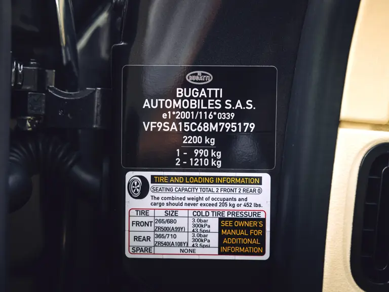 Este Bugatti Veyron no necesita pintura para acariciar los 2 millones de euros 64 Motor16 2008 bugatti veyron 16 4 pur sang 20 Motor16