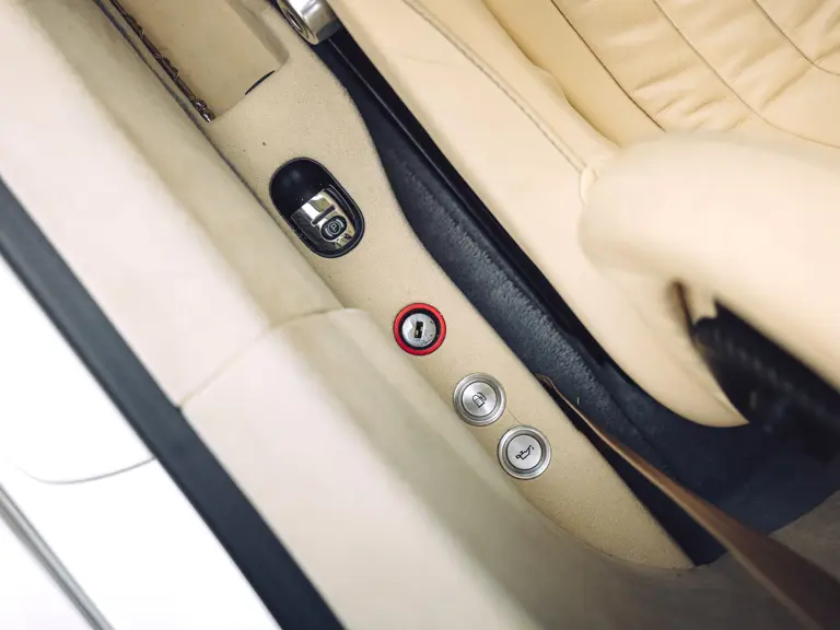 Este Bugatti Veyron no necesita pintura para acariciar los 2 millones de euros 57 Motor16 2008 bugatti veyron 16 4 pur sang 36 Motor16