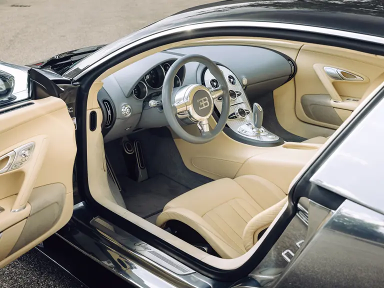 Este Bugatti Veyron no necesita pintura para acariciar los 2 millones de euros 2 Motor16 2008 Bugatti Veyron 16.4 Pur Sang. Imagen interior.
