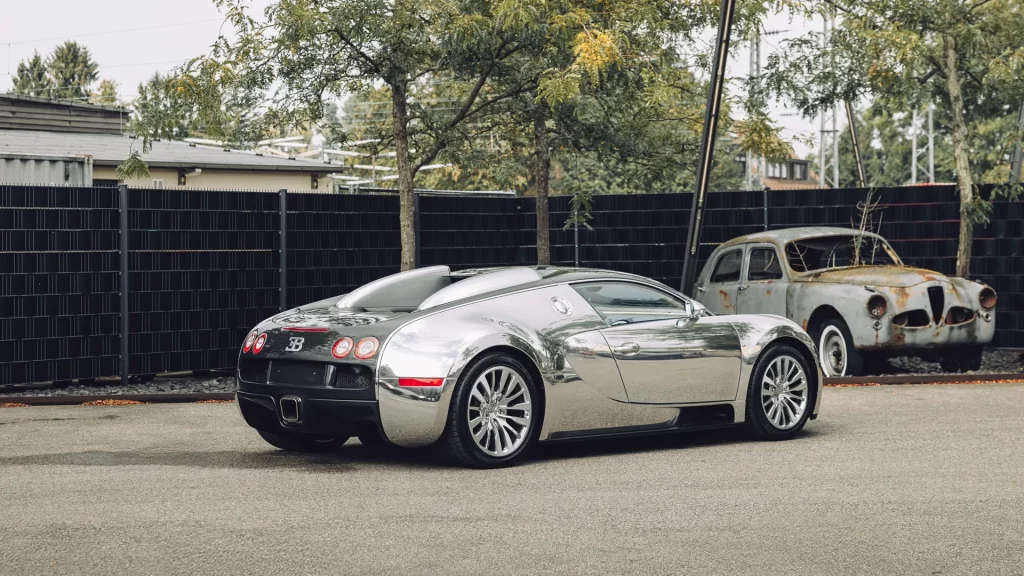 Este Bugatti Veyron no necesita pintura para acariciar los 2 millones de euros 3 Motor16 2008 Bugatti Veyron 16.4 Pur Sang. Imagen trasera.