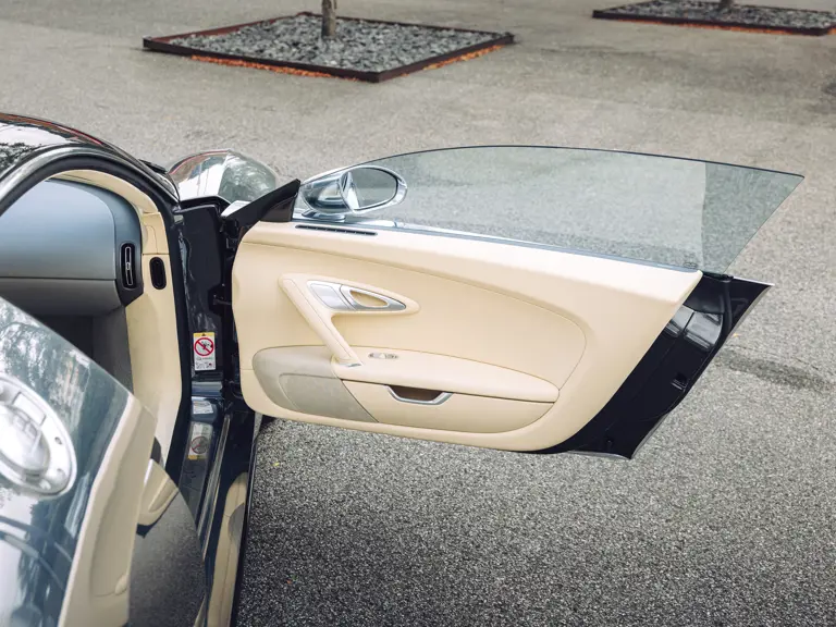 Este Bugatti Veyron no necesita pintura para acariciar los 2 millones de euros 39 Motor16 2008 bugatti veyron 16 4 pur sang 8 Motor16