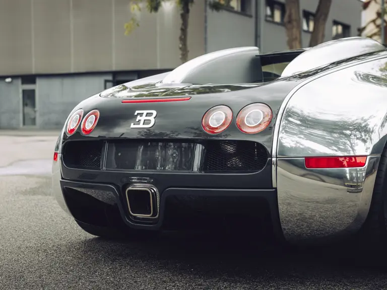 Este Bugatti Veyron no necesita pintura para acariciar los 2 millones de euros 20 Motor16 2008 bugatti veyron 16 4 pur sang 9 Motor16