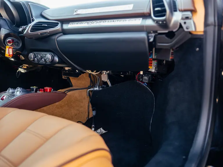 El Ferrari 458 Italia del millón de euros que es un regalo para lo que encierra 34 Motor16 2011 Ferrari 458 Italia M6 LaFerrari 12 Motor16