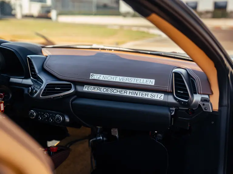 El Ferrari 458 Italia del millón de euros que es un regalo para lo que encierra 29 Motor16 2011 Ferrari 458 Italia M6 LaFerrari 23 Motor16