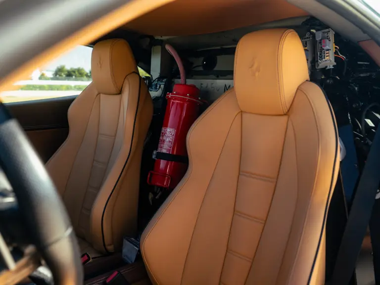 El Ferrari 458 Italia del millón de euros que es un regalo para lo que encierra 31 Motor16 2011 Ferrari 458 Italia M6 LaFerrari 27 Motor16