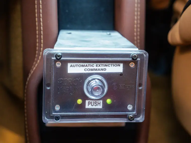 El Ferrari 458 Italia del millón de euros que es un regalo para lo que encierra 35 Motor16 2011 Ferrari 458 Italia M6 LaFerrari 29 Motor16