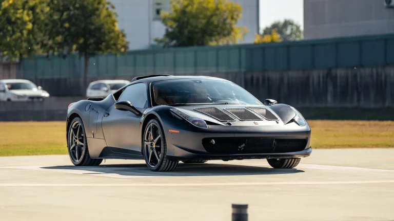El Ferrari 458 Italia del millón de euros que es un regalo para lo que encierra