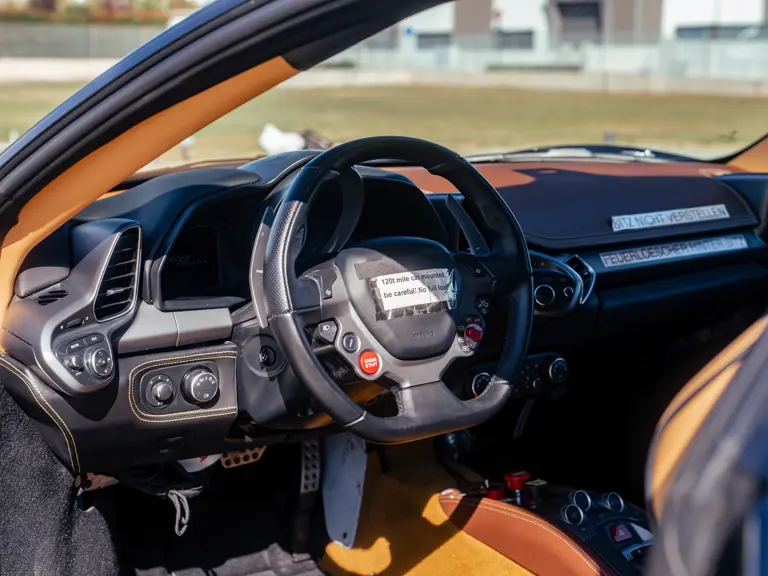 El Ferrari 458 Italia del millón de euros que es un regalo para lo que encierra 26 Motor16 2011 Ferrari 458 Italia M6 LaFerrari 34 Motor16