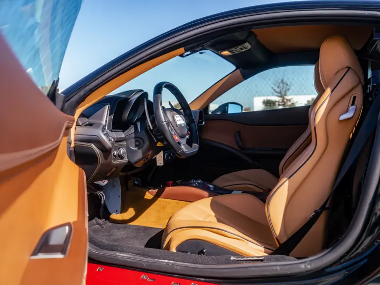 El Ferrari 458 Italia del millón de euros que es un regalo para lo que encierra 3 Motor16 2011 Ferrari 458 Italia. M6. LaFerrari. Imagen interior.