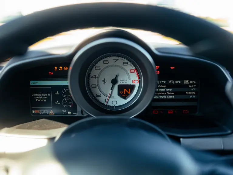 El Ferrari 458 Italia del millón de euros que es un regalo para lo que encierra 28 Motor16 2011 Ferrari 458 Italia M6 LaFerrari 6 Motor16