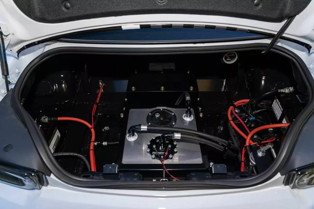 Este Chevrolet Camaro es tan potente como un Veyron, pero cuesta lo que sus neumáticos 36 Motor16 2023 Chevrolet Camaro COPO Mecum 32 Motor16