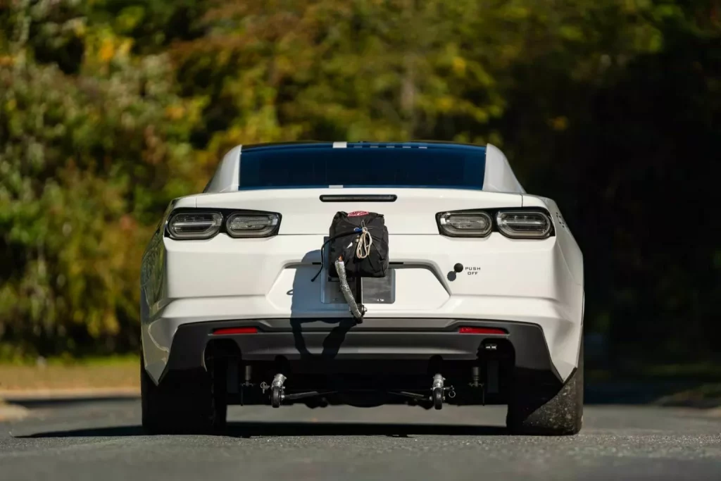 Este Chevrolet Camaro es tan potente como un Veyron, pero cuesta lo que sus neumáticos 13 Motor16 2023 Chevrolet Camaro COPO Mecum 4 Motor16