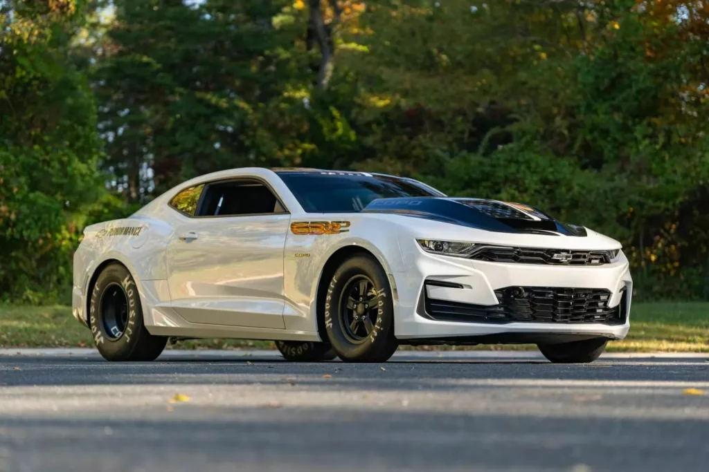 Este Chevrolet Camaro es tan potente como un Veyron, pero cuesta lo que sus neumáticos 5 Motor16 2023 Chevrolet Camaro COPO Mecum 5 Motor16