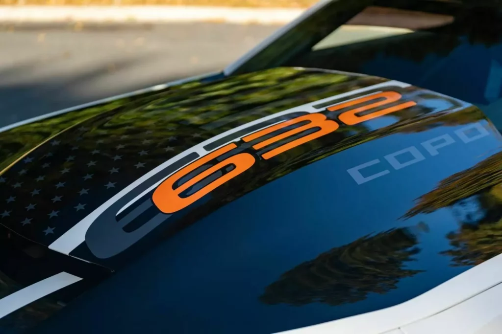 Este Chevrolet Camaro es tan potente como un Veyron, pero cuesta lo que sus neumáticos 14 Motor16 2023 Chevrolet Camaro COPO Mecum 7 Motor16