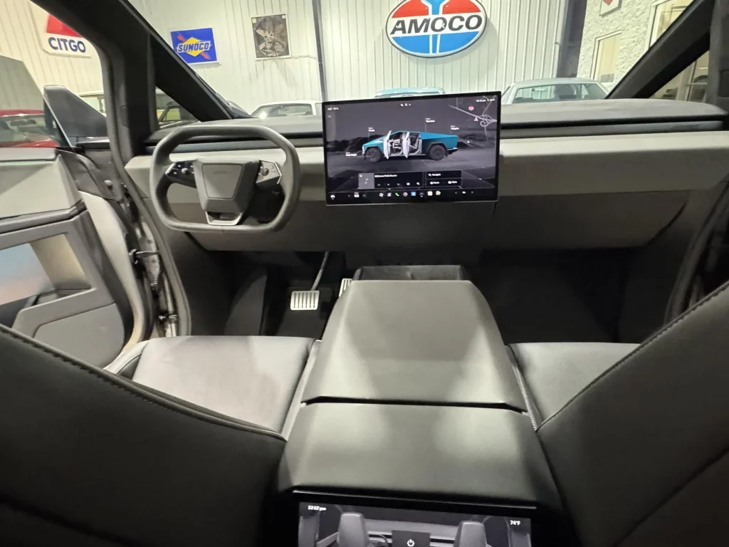 2024 tesla cybertruck cyberbeast Gulf 22 Motor16