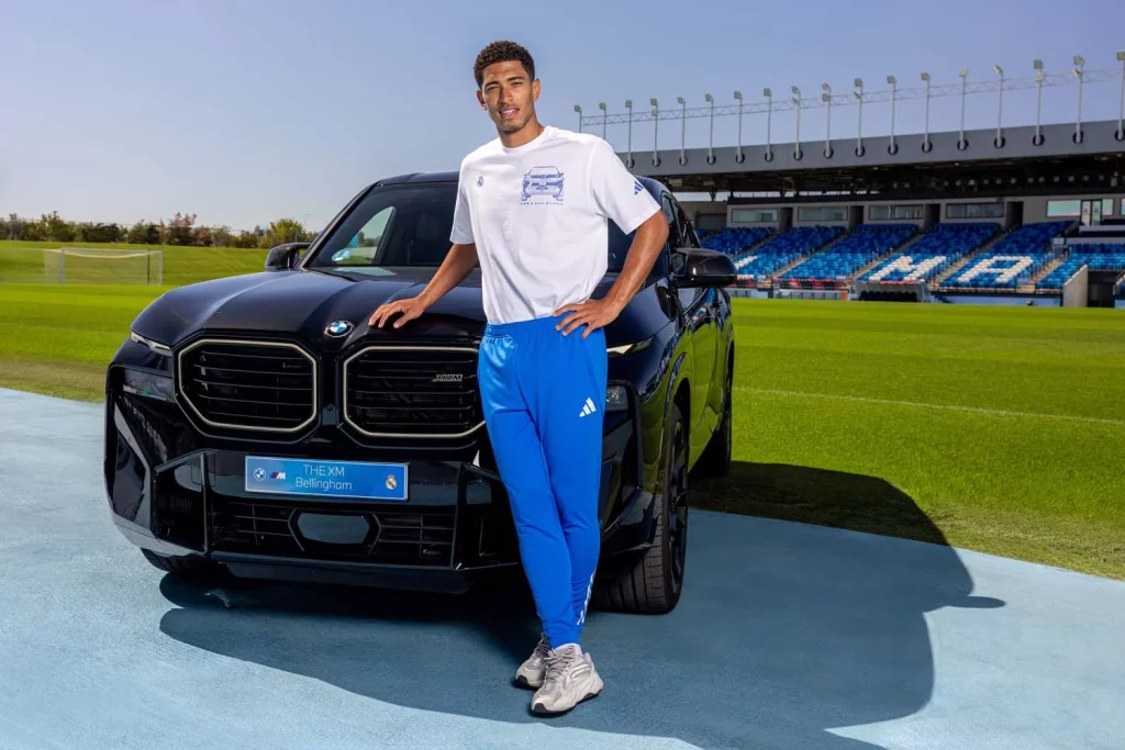 La plantilla del Real Madrid recibe sus nuevos BMW: todas las fotos de los jugadores con sus coches 19 Motor16 2025 BMW REAL MADRID16 Motor16