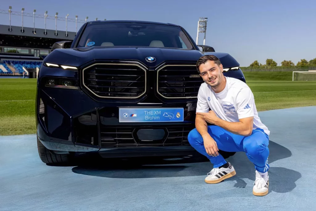 La plantilla del Real Madrid recibe sus nuevos BMW: todas las fotos de los jugadores con sus coches 23 Motor16 2025 BMW REAL MADRID20 Motor16