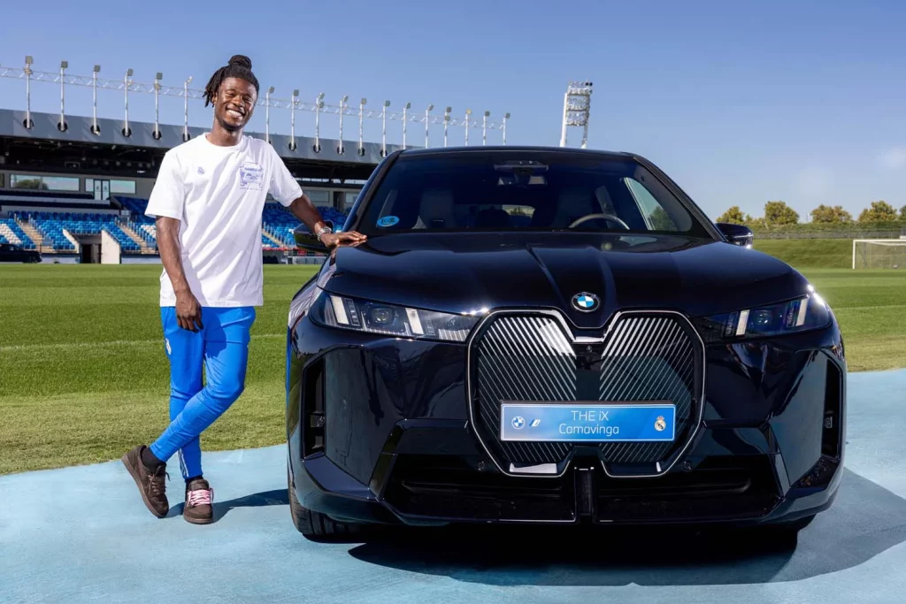La plantilla del Real Madrid recibe sus nuevos BMW: todas las fotos de los jugadores con sus coches 24 Motor16 2025 BMW REAL MADRID21 Motor16