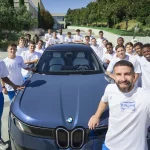 La plantilla del Real Madrid recibe sus nuevos BMW: todas las fotos de los jugadores con sus coches