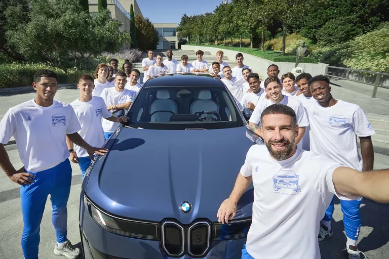 La plantilla del Real Madrid recibe sus nuevos BMW: todas las fotos de los jugadores con sus coches
