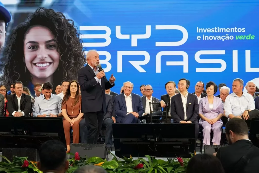 Ya son 14 millones de vehículos con enchufe los que BYD ha fabricado 12 Motor16 2025 BYD vehiculo 14 millones 6 Motor16