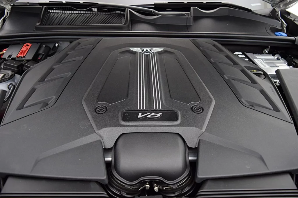 2025 Bentley Bentayga Speed motor Motor16
