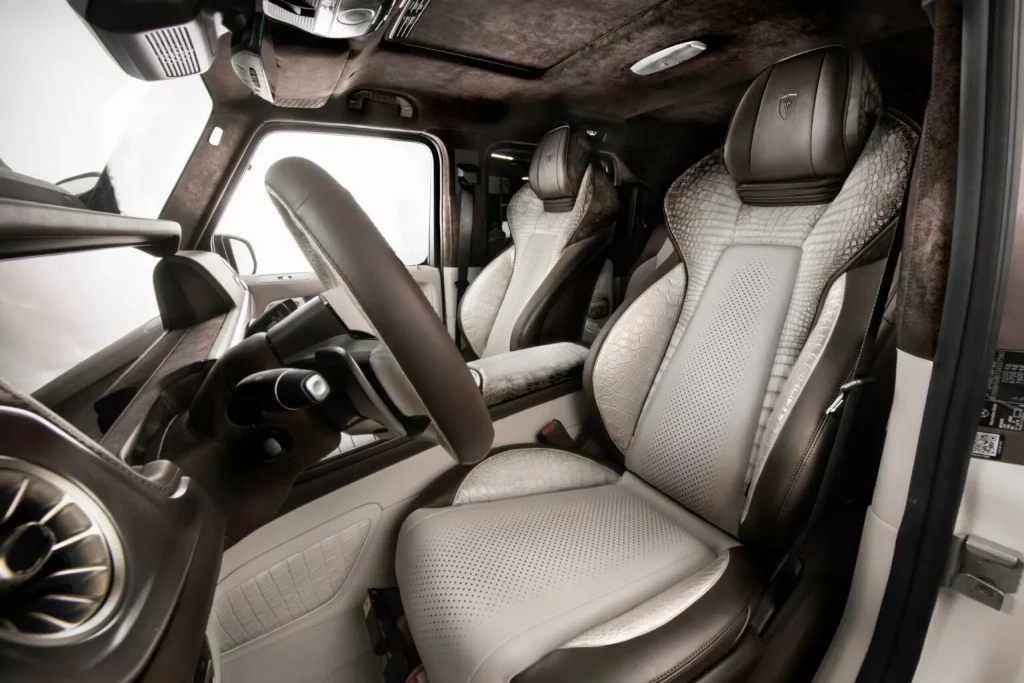 Carlex lo da todo con este Clase G llamado Himalaya y que multiplica por 7 su factura 1 Motor16 2025 Carlex Design. Clase G Himalaya. Imagen interior.