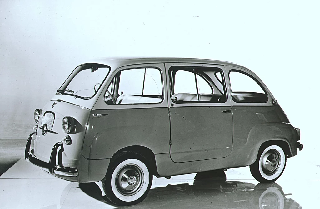 Fiat 600: 70 años de la 'Dolce Vita' más práctica y funcional 2 Motor16 2025 Fiat 600 70 años. Imagen Multipla.