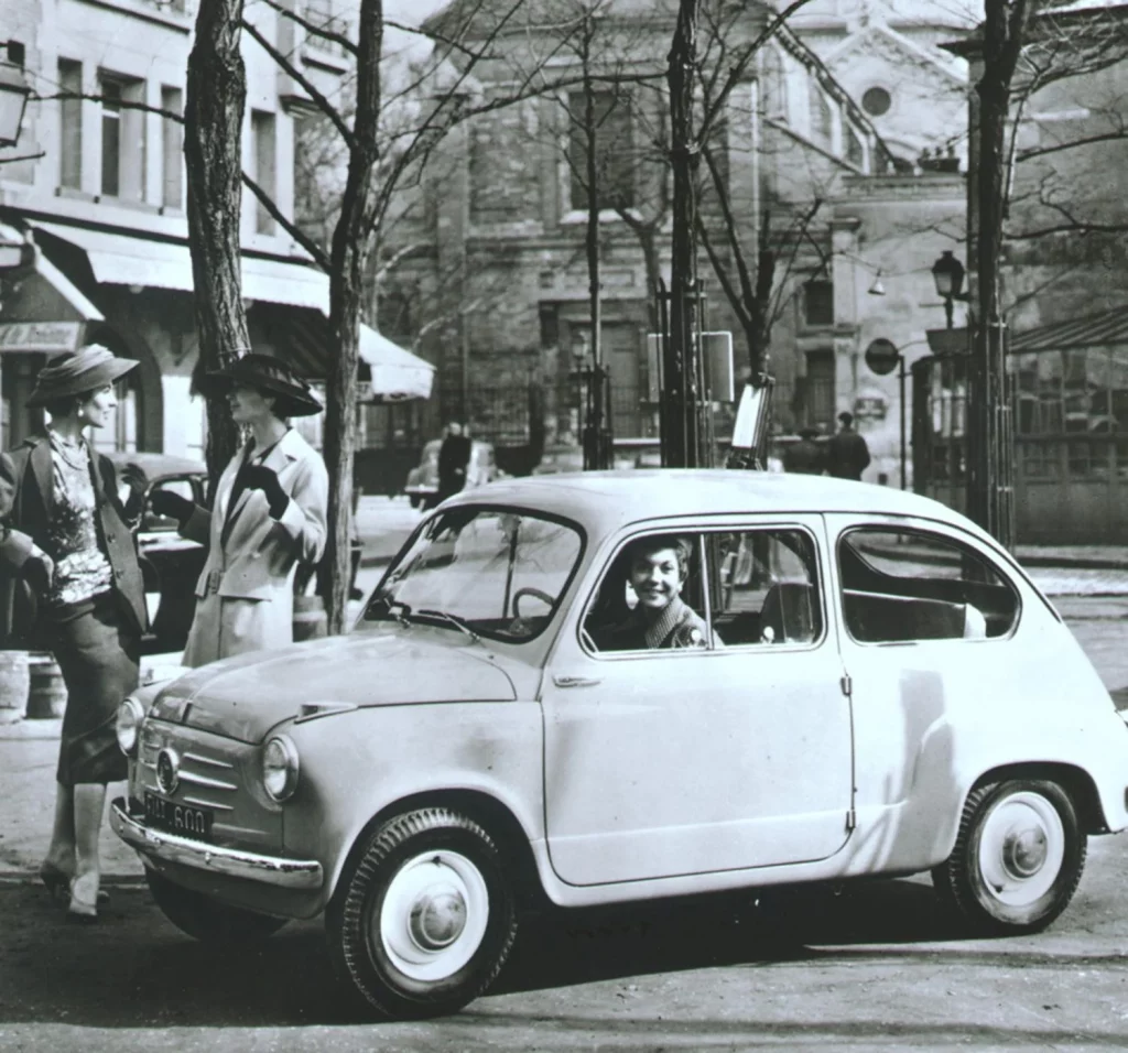 Fiat 600: 70 años de la 'Dolce Vita' más práctica y funcional 1 Motor16 2025 Fiat 600 70 años. Imagen original.