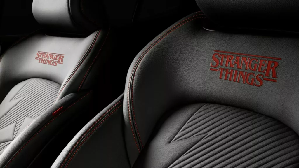 2025 Fiat Abarth Pulse Stranger Things. Imagen asientos.