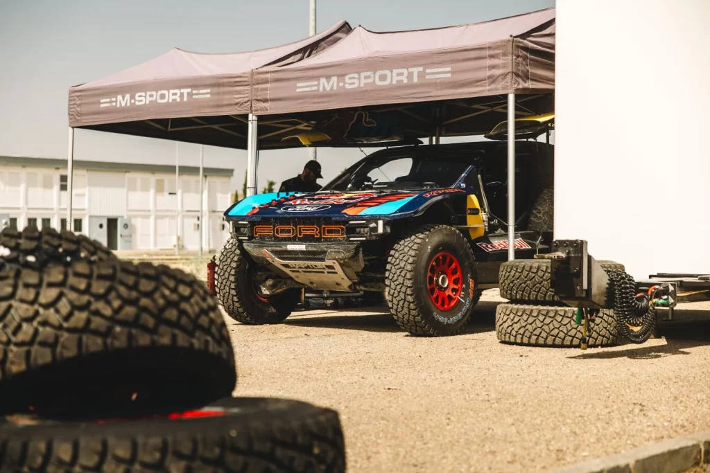 2025 GRIT CARLOS SAINZ Raptor T1 26 Motor16