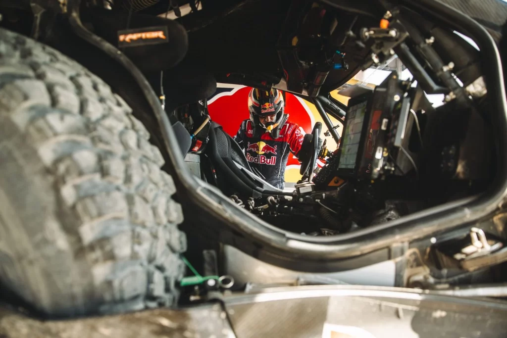 2025 GRIT CARLOS SAINZ Raptor T1 28 Motor16
