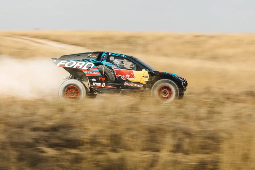2025 GRIT CARLOS SAINZ Raptor T1 79 Motor16