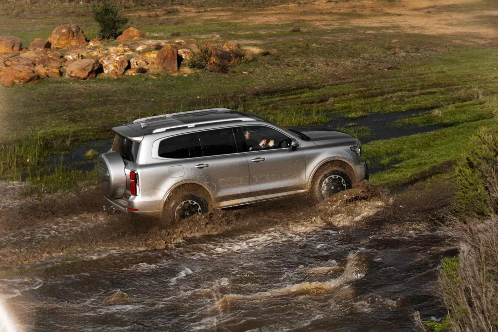 GWM Tank 500 Hi4-T: Más potente y eficiente por solo 2.300 euros extra 3 Motor16 2025 GWM Tank 500 Hi4-T PHEV. Imagen movimiento.