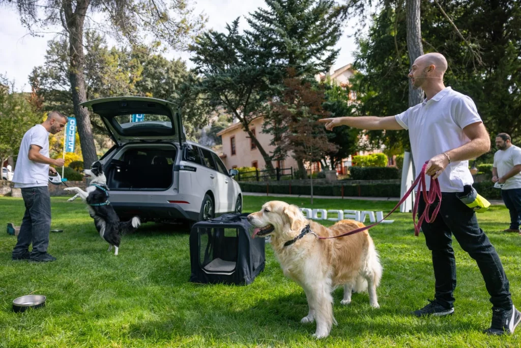 Los creadores del coche 'pet-friendly' te dan 5 consejos para viajar con tu mascota 5 Motor16 2025 Jaecoo 5 mascota pet friendly 8 Motor16