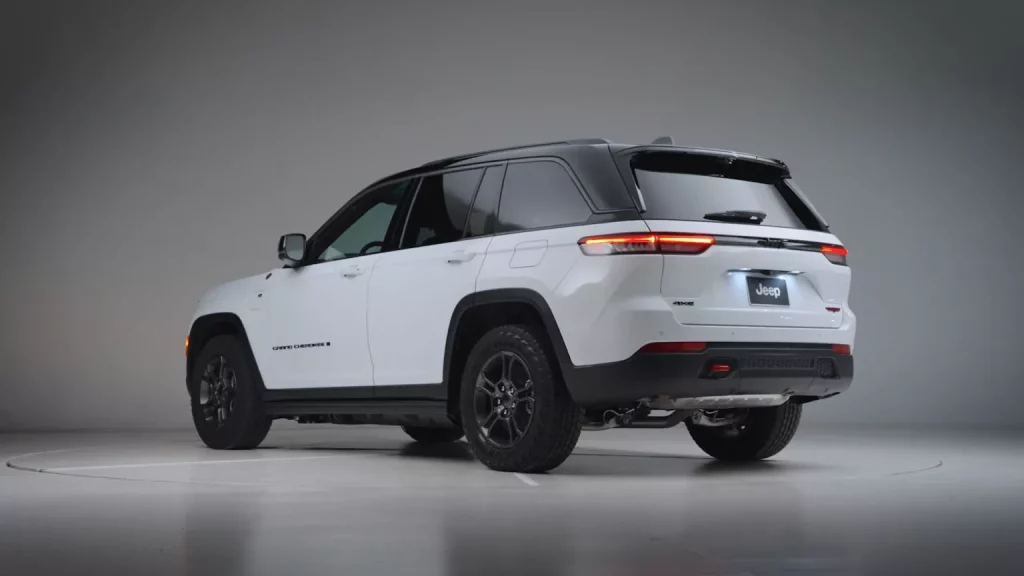 2025 Jeep Grand Cherokee 10 Motor16