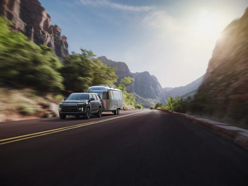 Jeep despide al Wagoneer para quedarse con su hermano mayor 3 Motor16 2025 Jeep Grand Wagoneer. Imagen movimiento.
