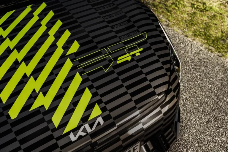 El Kia EV4 plantará cara al Volkswagen Golf R… aunque a pilas