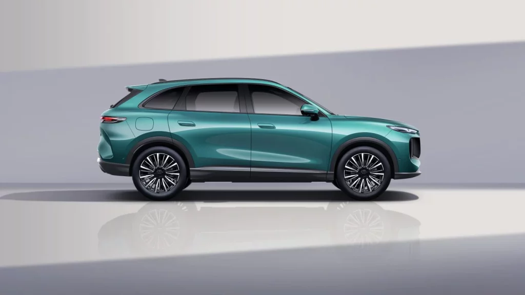 Lepas L8: El SUV híbrido enchufable que pronto verás por las calles 3 Motor16 2025 Lepas L8. Imagen lateral.