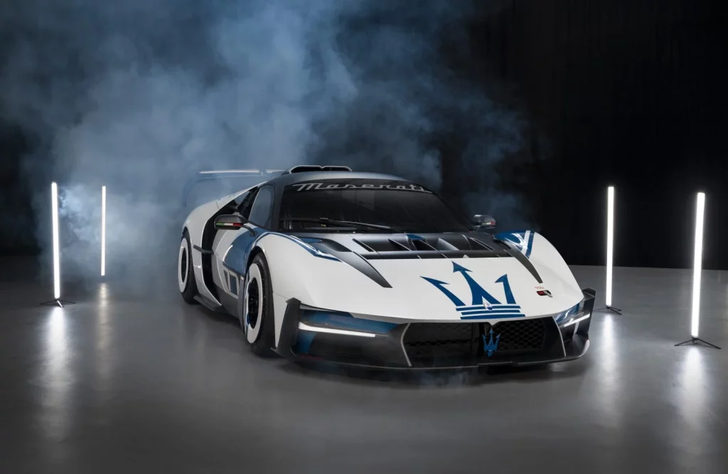 2025 Maserati MCXtrema. Entrega en Módena. Imagen.
