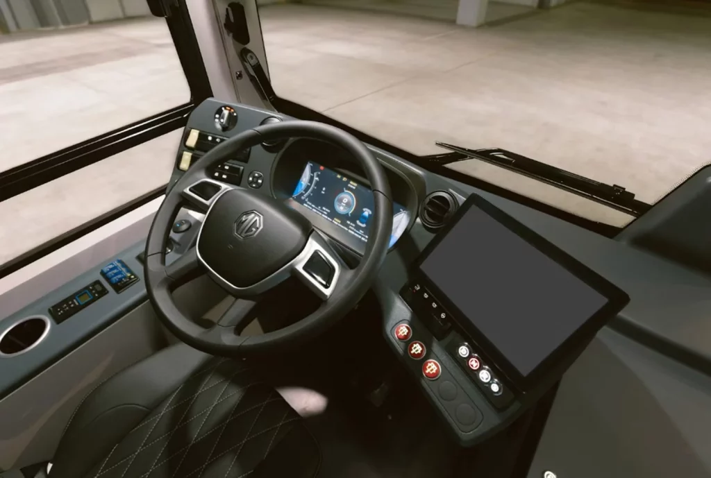 Lo último de MG tiene espacio para 50 pasajeros y 400 kilómetros de autonomía 3 Motor16 2025 MG iEV12. Bus EV. Imagen salpicadero.