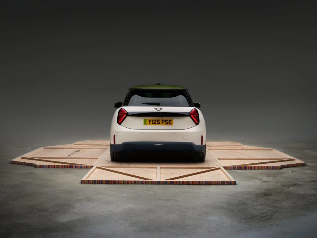 MINI Paul Smith Edition: Una edición especial con toques muy 'british' 25 Motor16 2025 MINI Paul Smith 24 Motor16