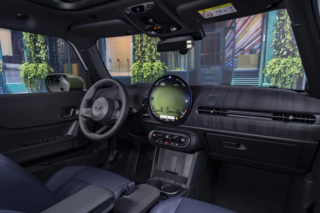 MINI Paul Smith Edition: Una edición especial con toques muy 'british' 1 Motor16 2025 MINI Paul Smith Edition. Imagen interior.