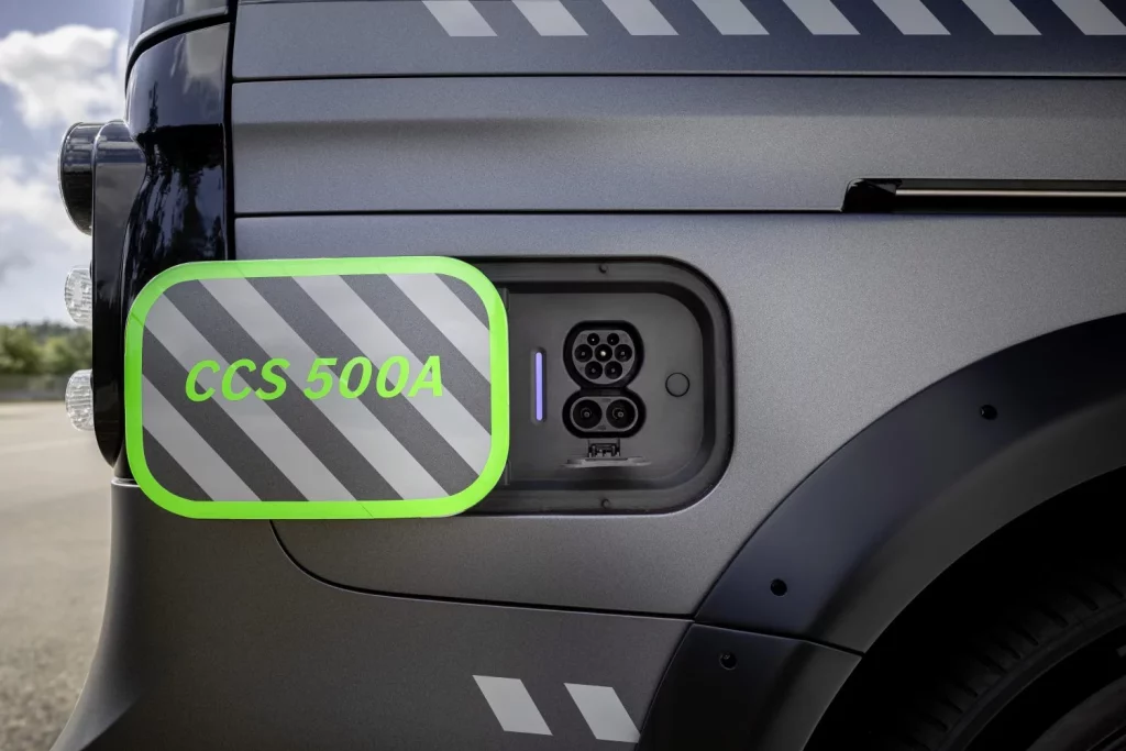 Mercedes-Benz convierte un Clase V en un laboratorio para ponerse las pilas: literal 16 Motor16 2025 Mercedes Benz ELF Laboratorio recarga 11 Motor16