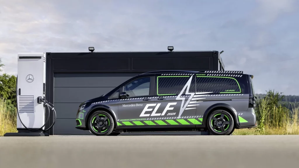 Mercedes-Benz convierte un Clase V en un laboratorio para ponerse las pilas: literal 5 Motor16 2025 Mercedes Benz ELF Laboratorio recarga 4 Motor16