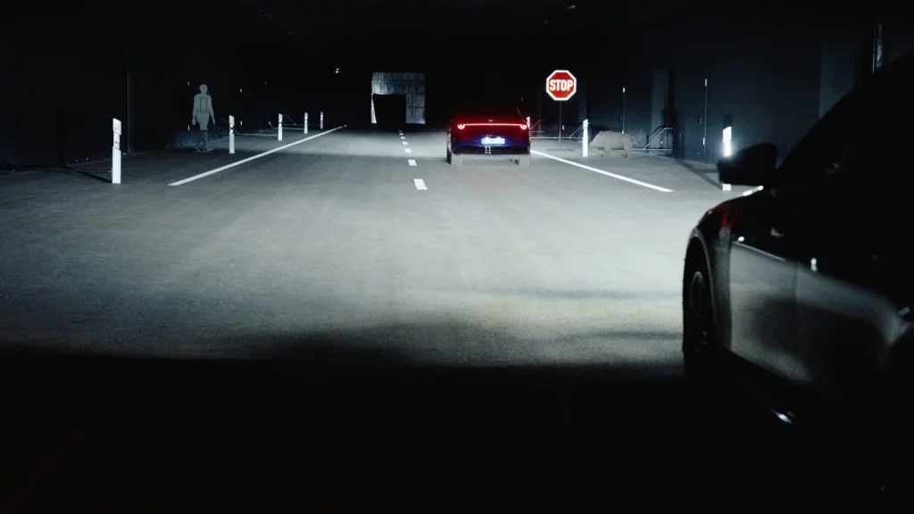 Mercedes-Benz estrena un 'laboratorio' donde convierte la noche en día 23 Motor16 2025 Mercedes Benz centro iluminacion alemannia 16 Motor16