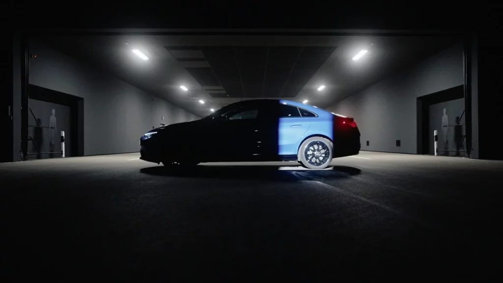 Mercedes-Benz estrena un 'laboratorio' donde convierte la noche en día 4 Motor16 2025 Mercedes-Benz laboratorio luces Immendingen. Imagen.