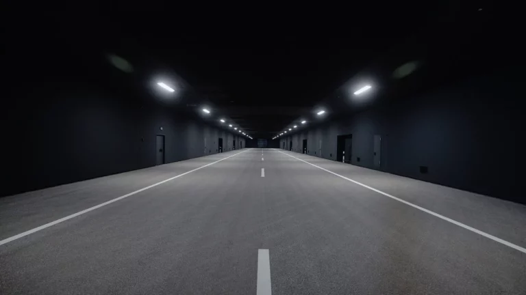 Mercedes-Benz estrena un ‘laboratorio’ donde convierte la noche en día